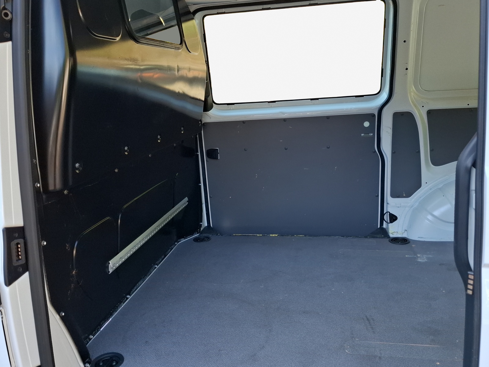 VW T6.1 2.0 TDI DSG-image-11