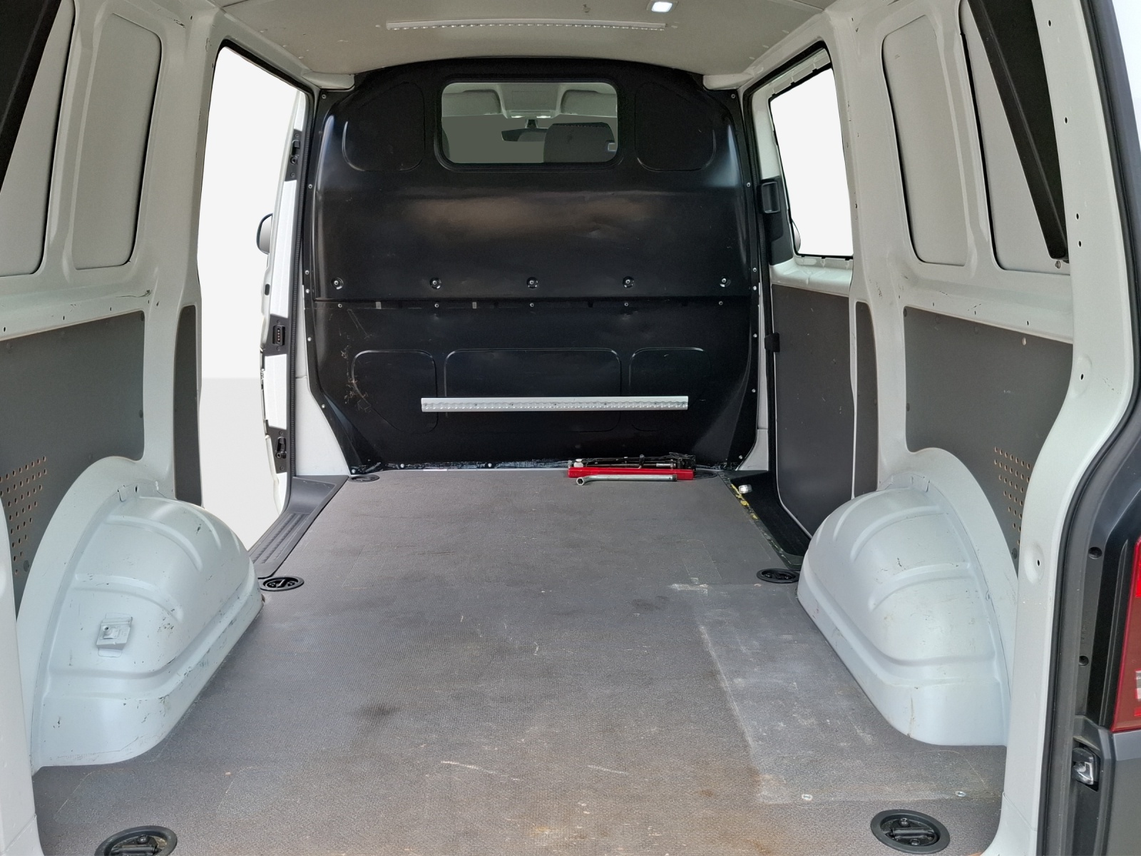 VW T6.1 2.0 TDI DSG-image-12