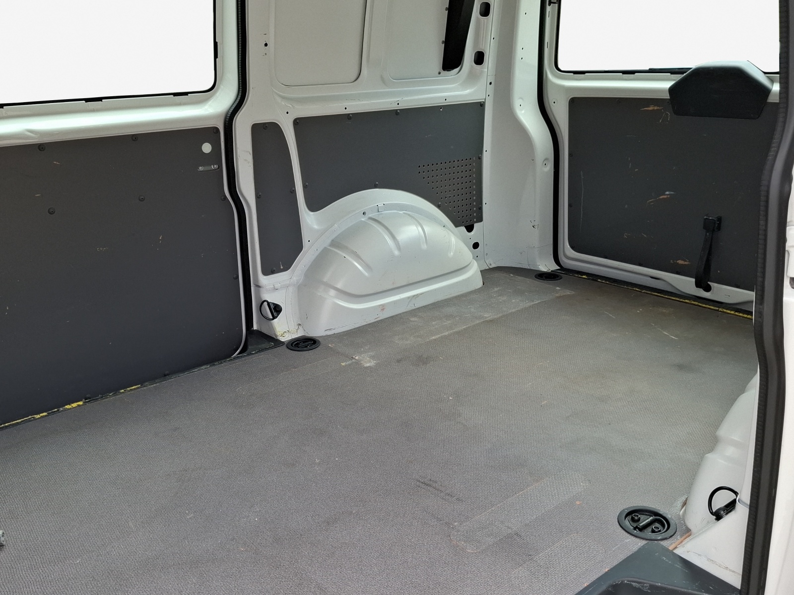 VW T6.1 2.0 TDI DSG-image-11