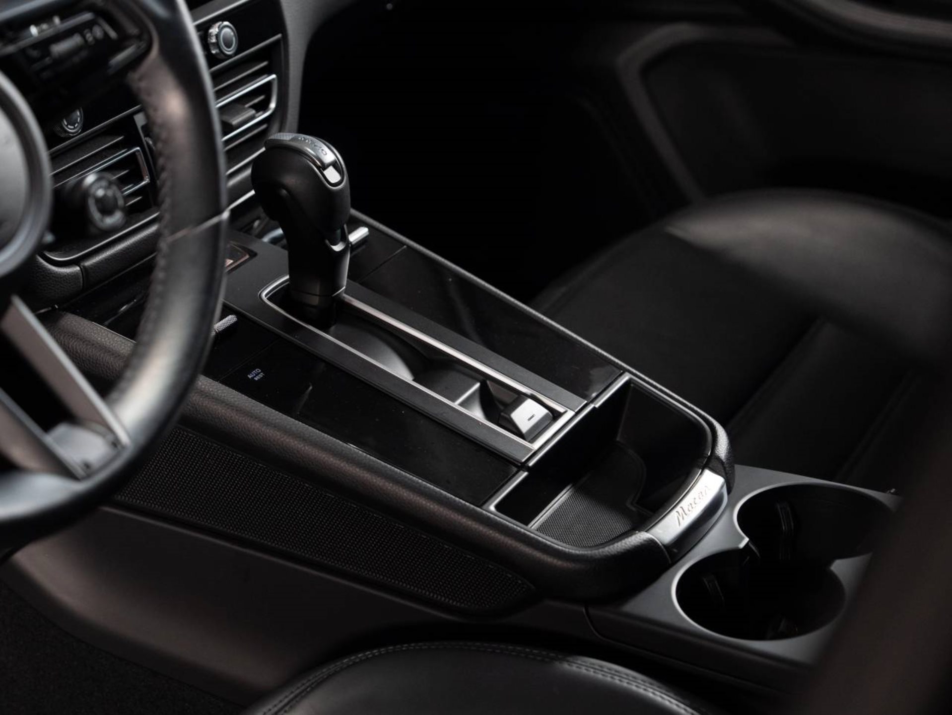 PORSCHE Macan T (MY24)-image-13