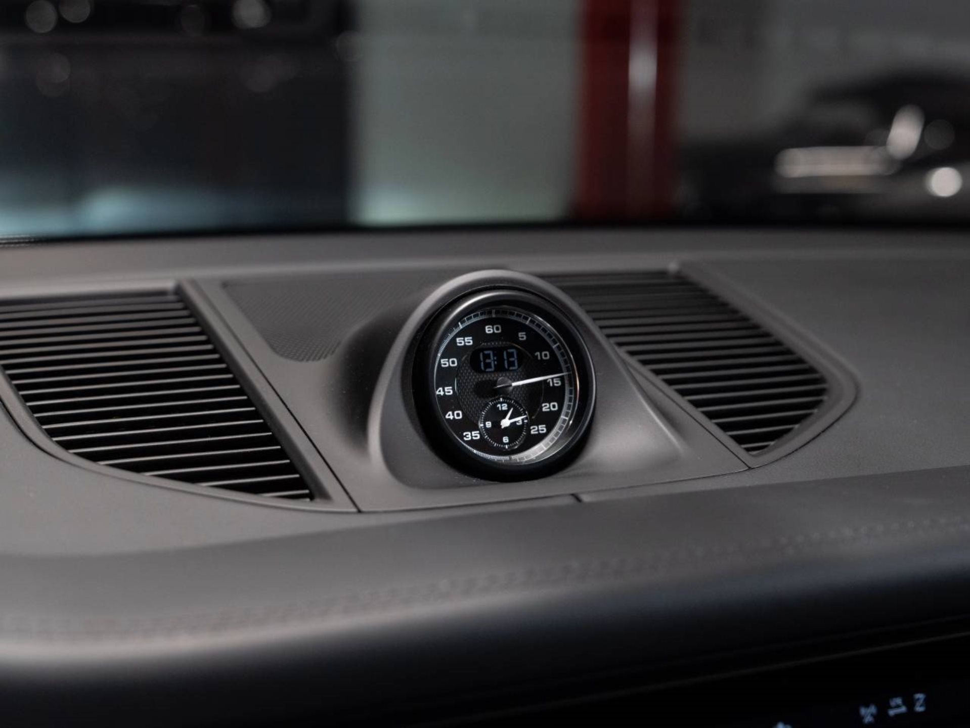 PORSCHE Macan T (MY24)-image-9