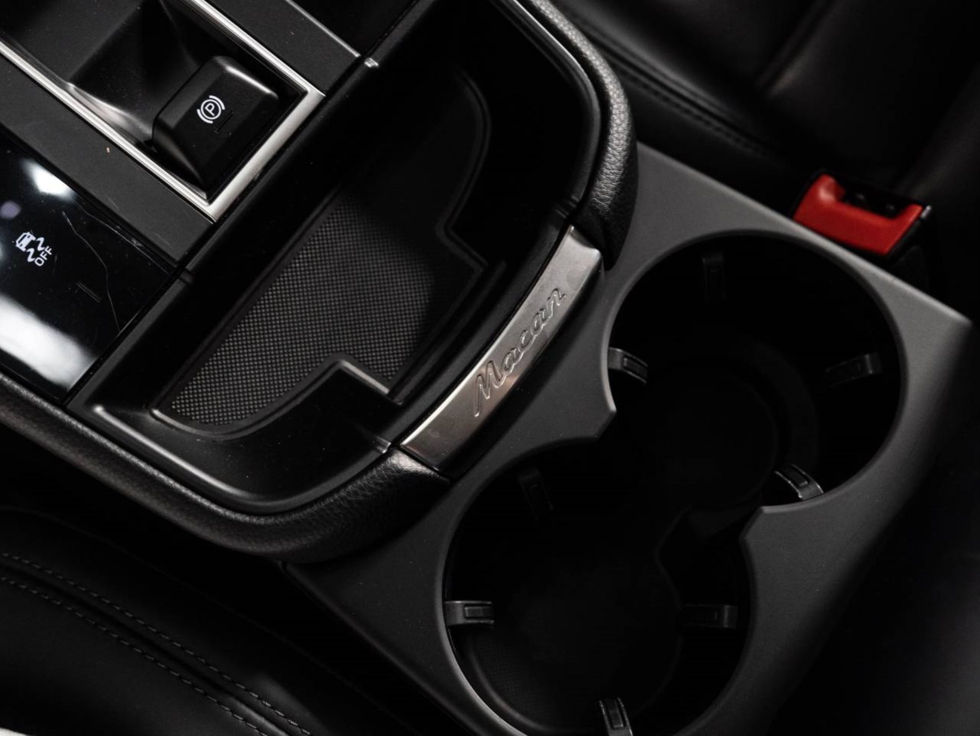 PORSCHE Macan T (MY24)-image-14