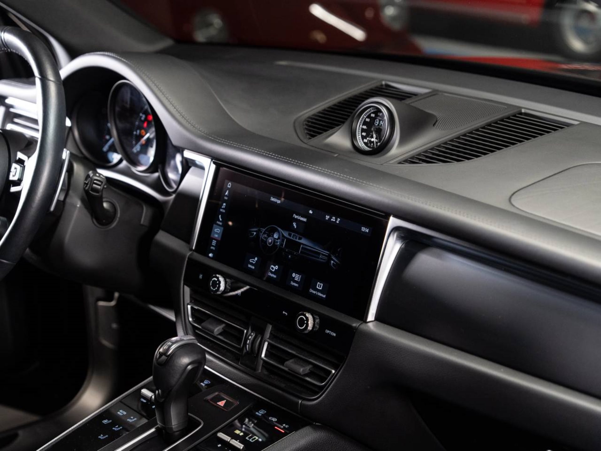 PORSCHE Macan T (MY24)-image-10