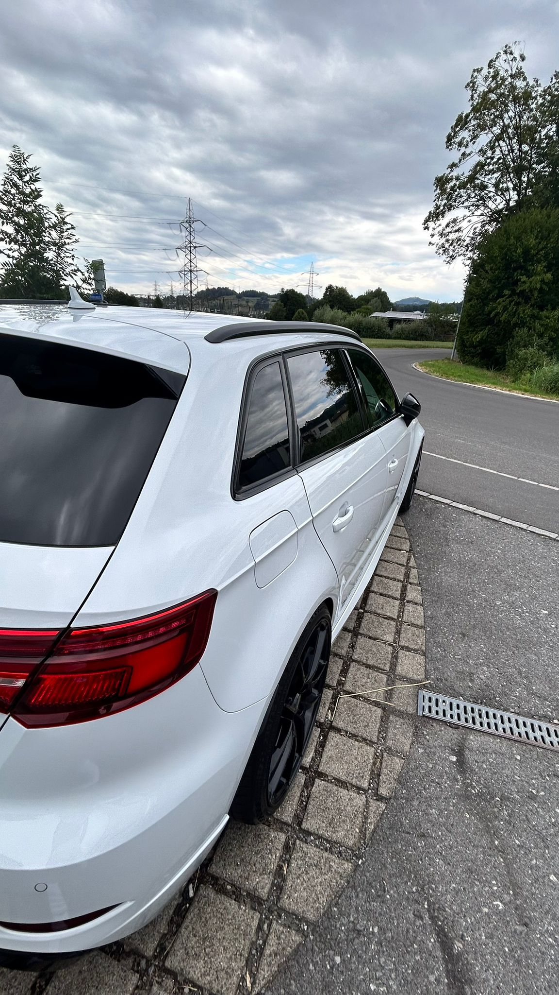AUDI RS3 Sportback 2.5 TSI quattro S-tronic-image-2