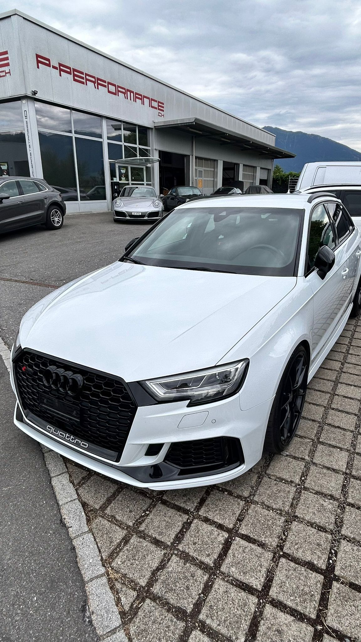 AUDI RS3 Sportback 2.5 TSI quattro S-tronic-image-0