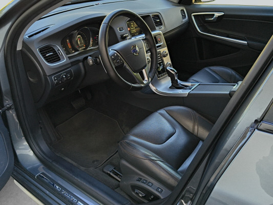 VOLVO V60 CC T5 AWD Summum-image-10