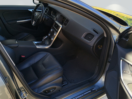 VOLVO V60 CC T5 AWD Summum-image-6