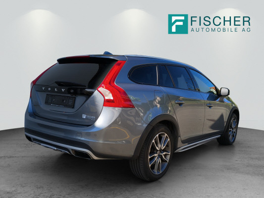 VOLVO V60 CC T5 AWD Summum-image-1