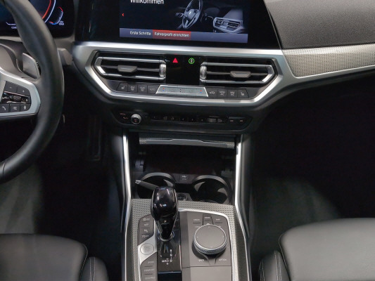 BMW M240i xDrive-image-11