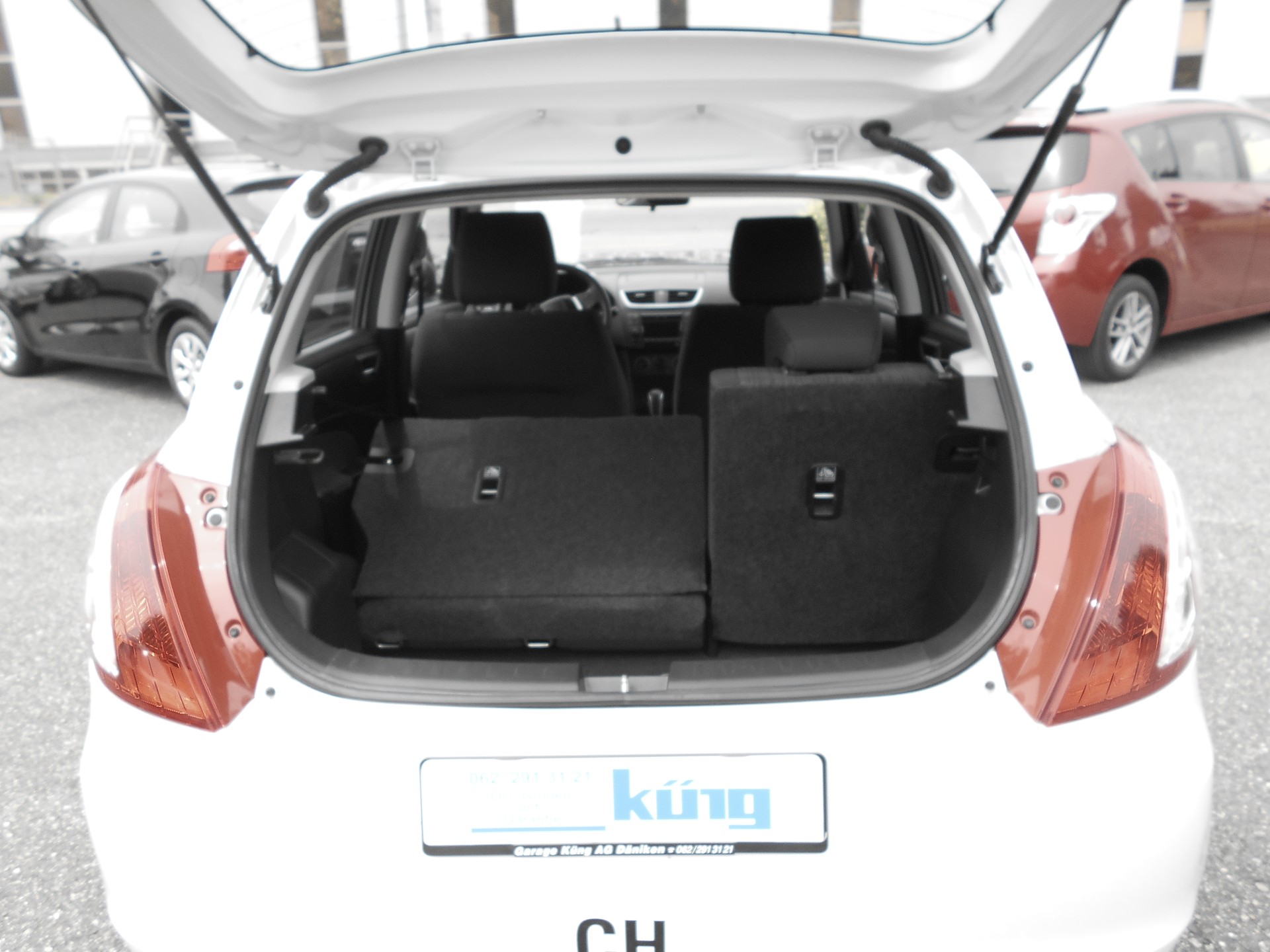 SUZUKI Swift 1.2i 16V Compact Top Automatic-image-4