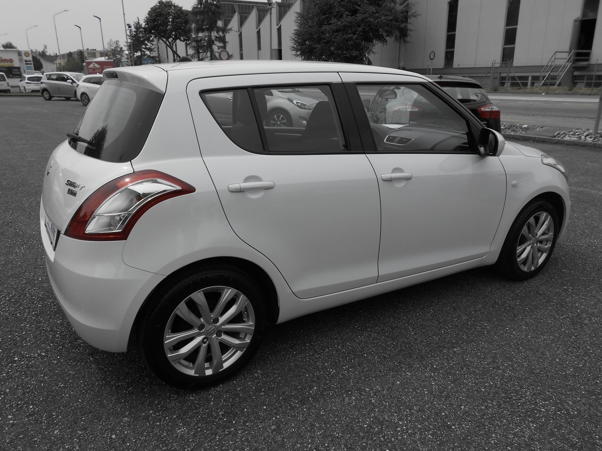 SUZUKI Swift 1.2i 16V Compact Top Automatic-image-1