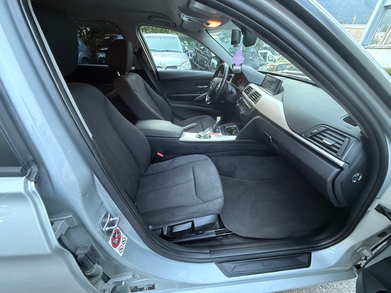 BMW 316i Touring Business Steptronic-image-8