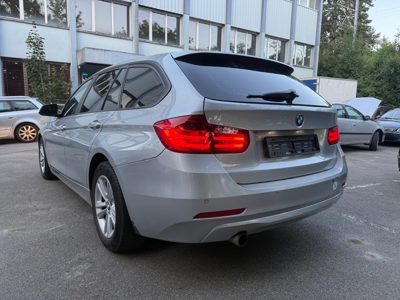 BMW 316i Touring Business Steptronic-image-4