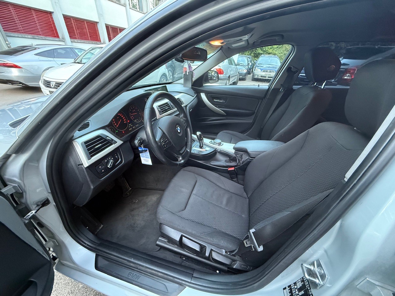 BMW 316i Touring Business Steptronic-image-12