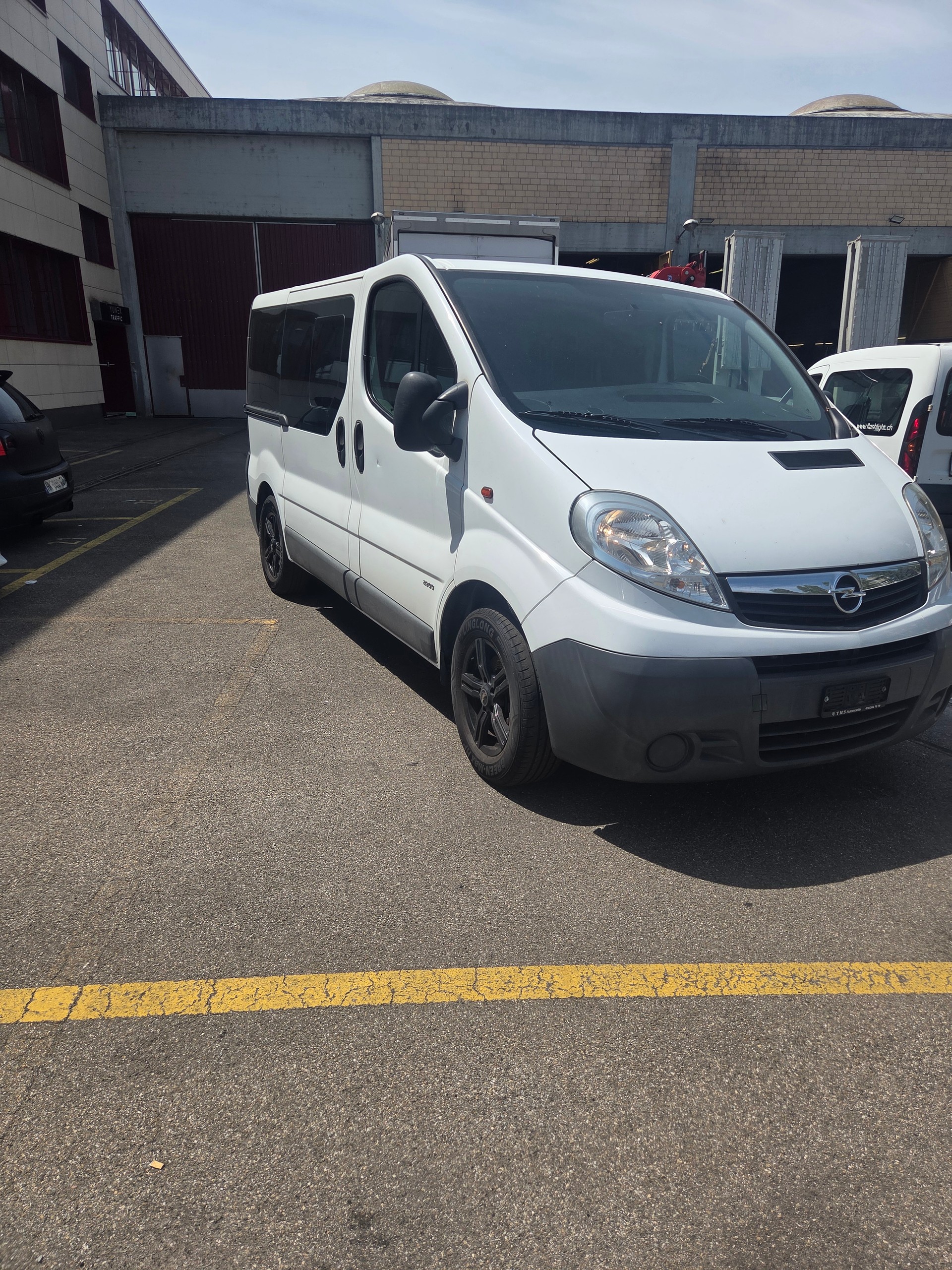 OPEL VIVARO-image-0