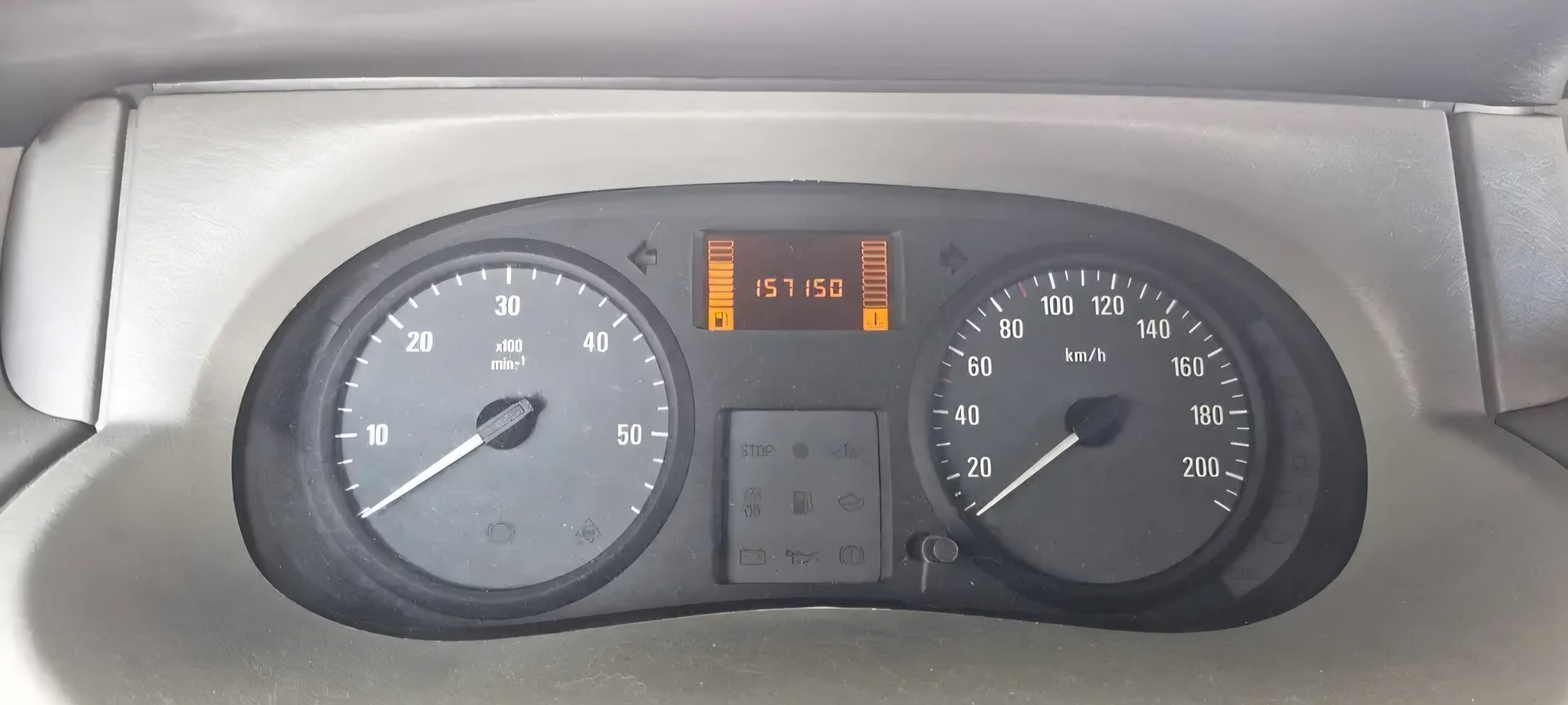 OPEL VIVARO-image-2