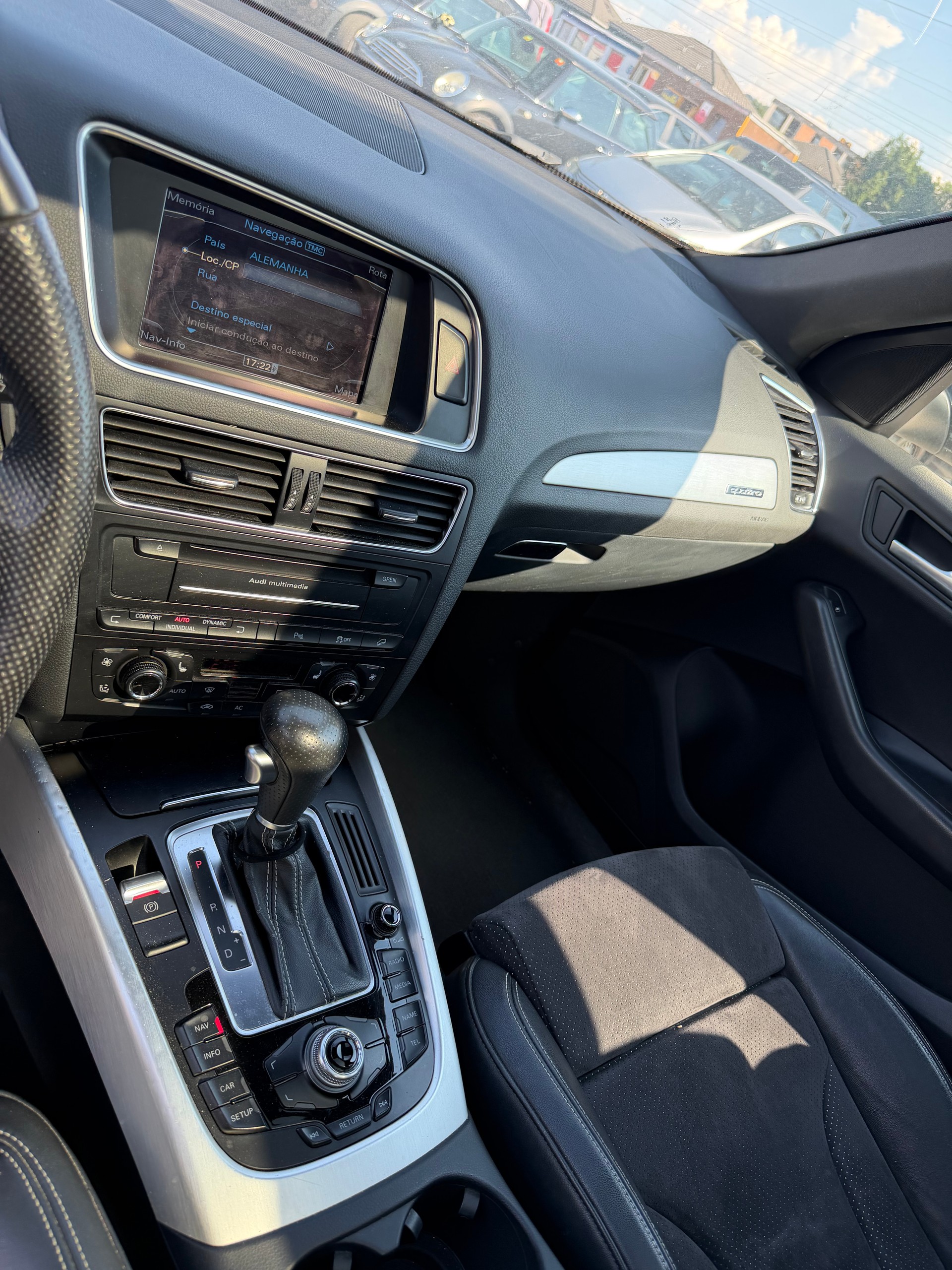 AUDI Q5 3.0 TDI S-Line Quattro-image-8