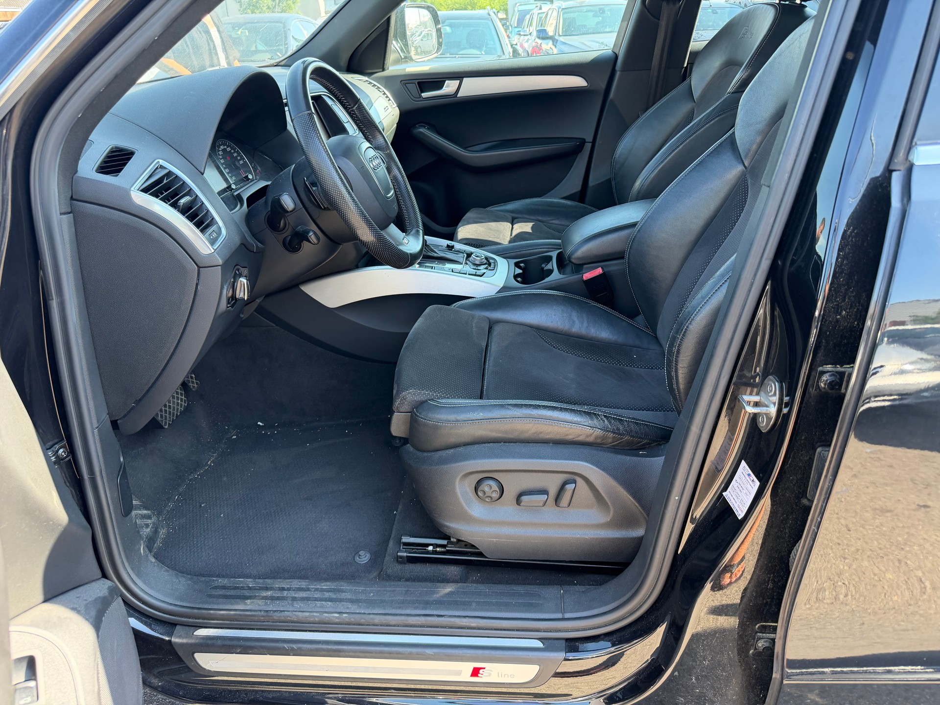 AUDI Q5 3.0 TDI S-Line Quattro-image-6