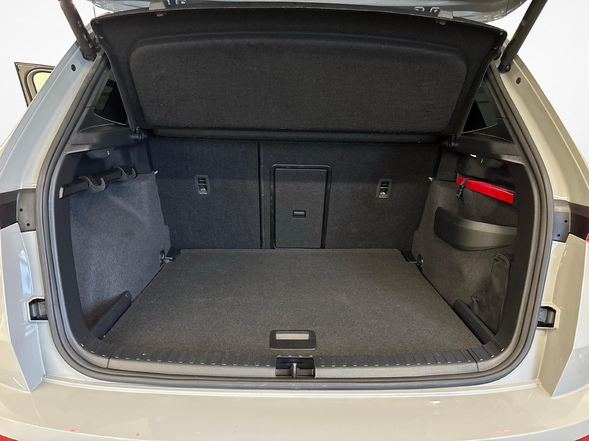 SKODA Karoq 2.0 TSI SportLine 4x4 DSG-image-16