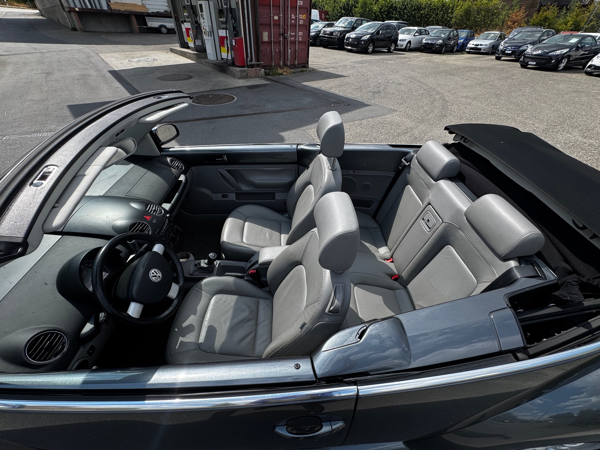 VW Beetle Cabrio 1.8 T Sixty-image-12