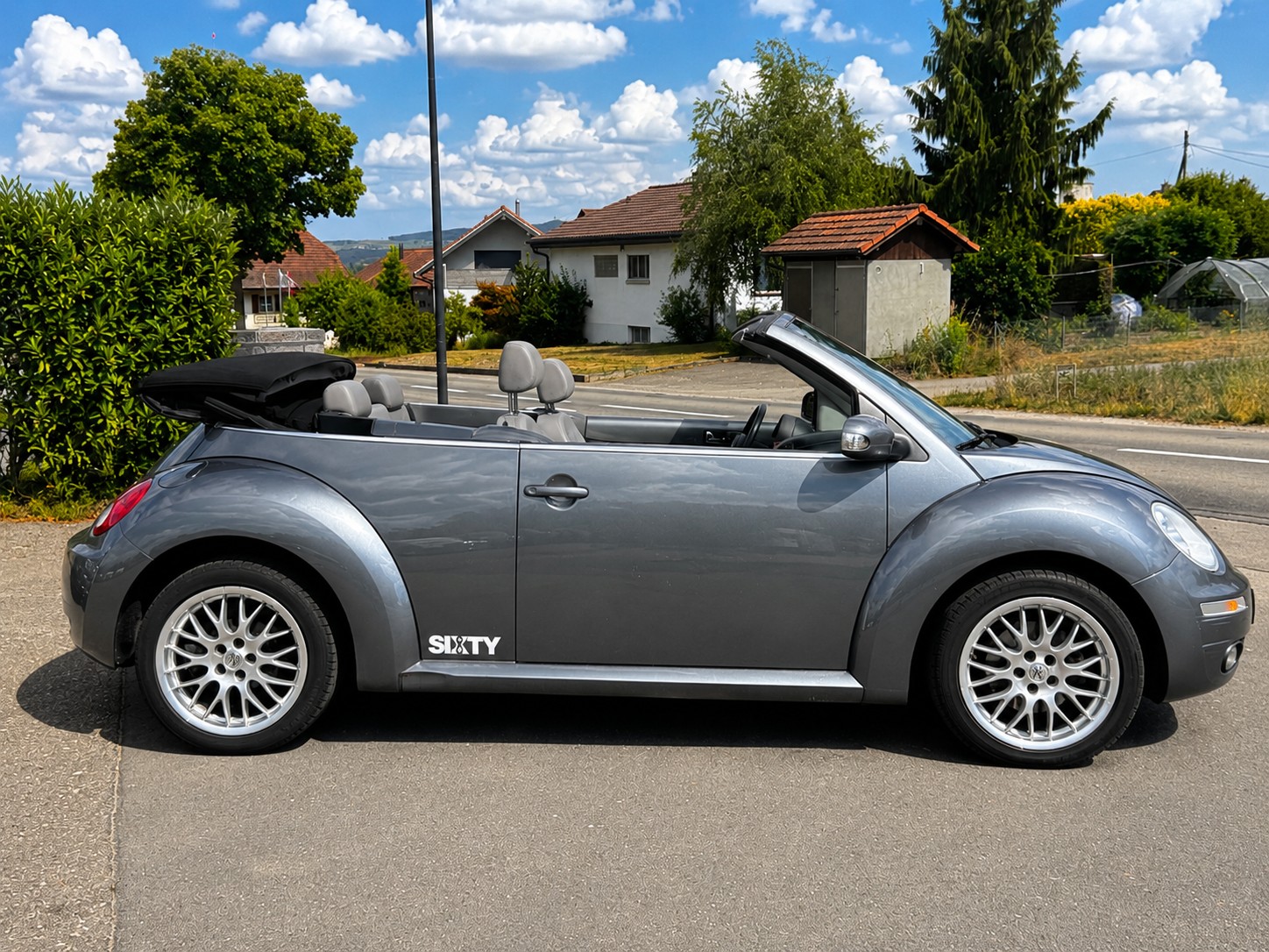 VW Beetle Cabrio 1.8 T Sixty-image-1
