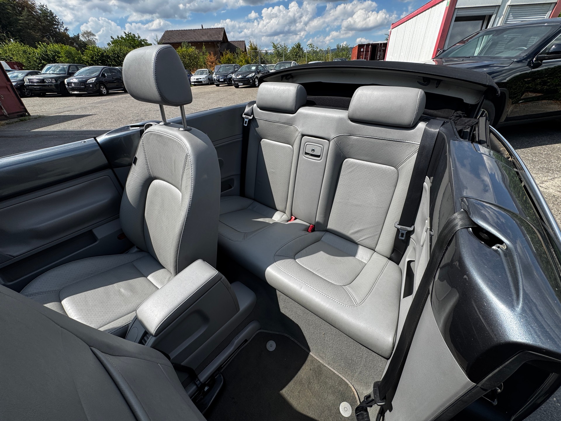VW Beetle Cabrio 1.8 T Sixty-image-13