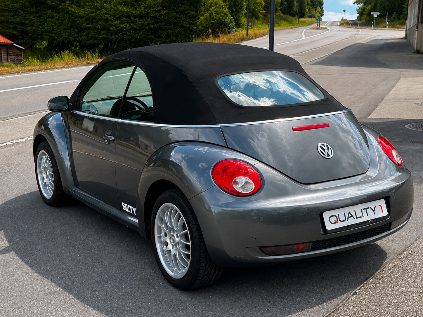 VW Beetle Cabrio 1.8 T Sixty-image-8