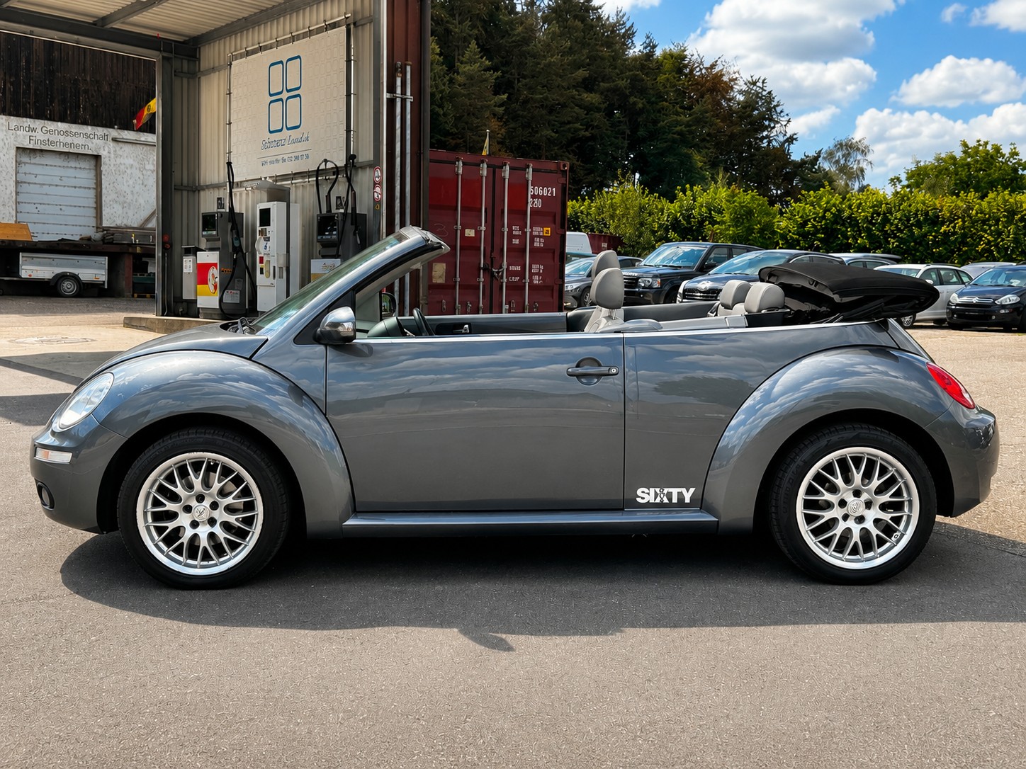 VW Beetle Cabrio 1.8 T Sixty-image-4
