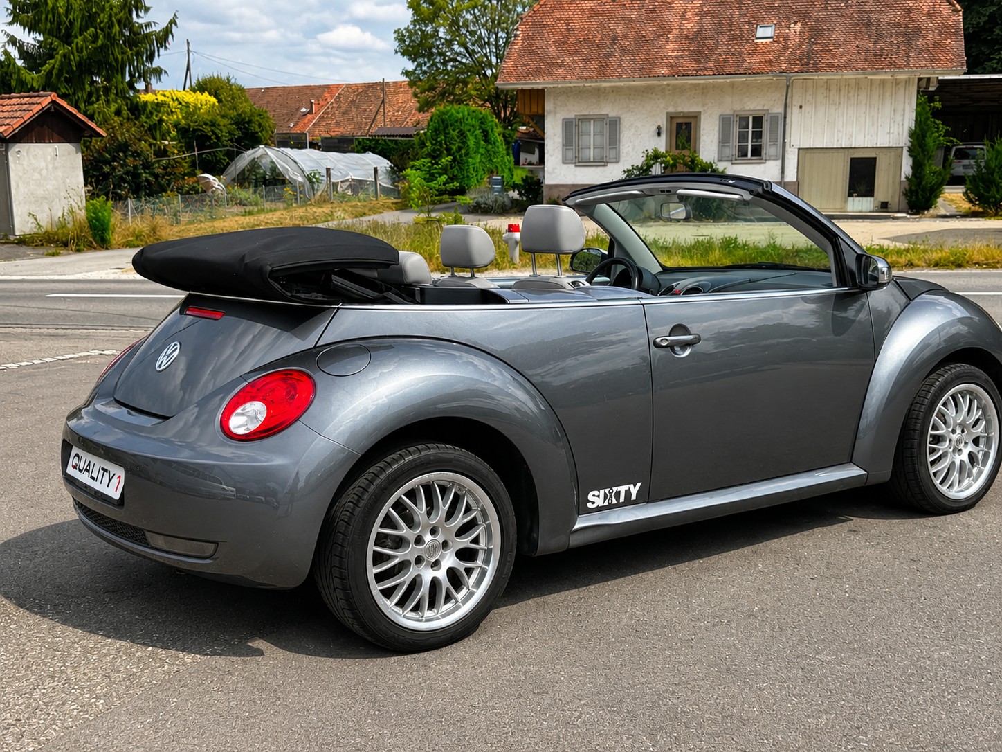 VW Beetle Cabrio 1.8 T Sixty-image-9