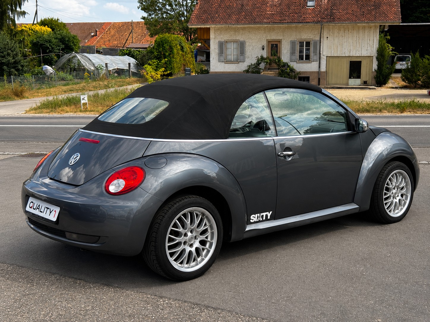VW Beetle Cabrio 1.8 T Sixty-image-7