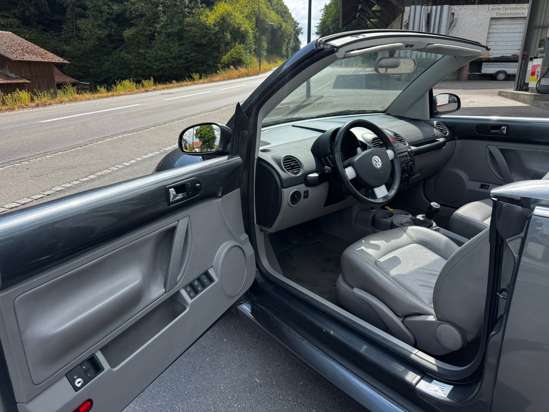VW Beetle Cabrio 1.8 T Sixty-image-14