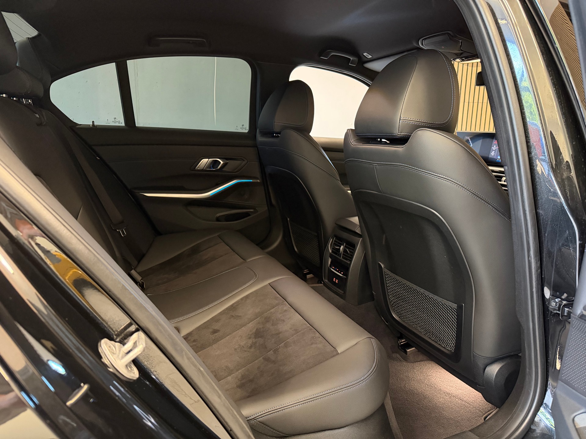 BMW M340i xDrive 48V Steptronic M Sport-image-17