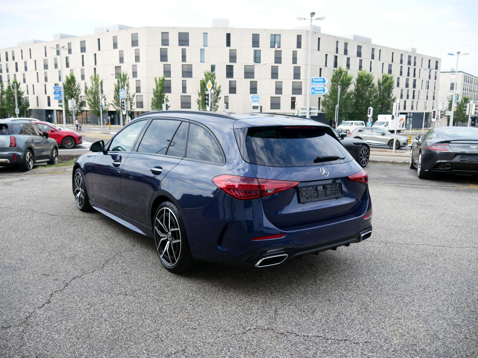 MERCEDES-BENZ C 220 d T 4Matic AMG Line-image-2