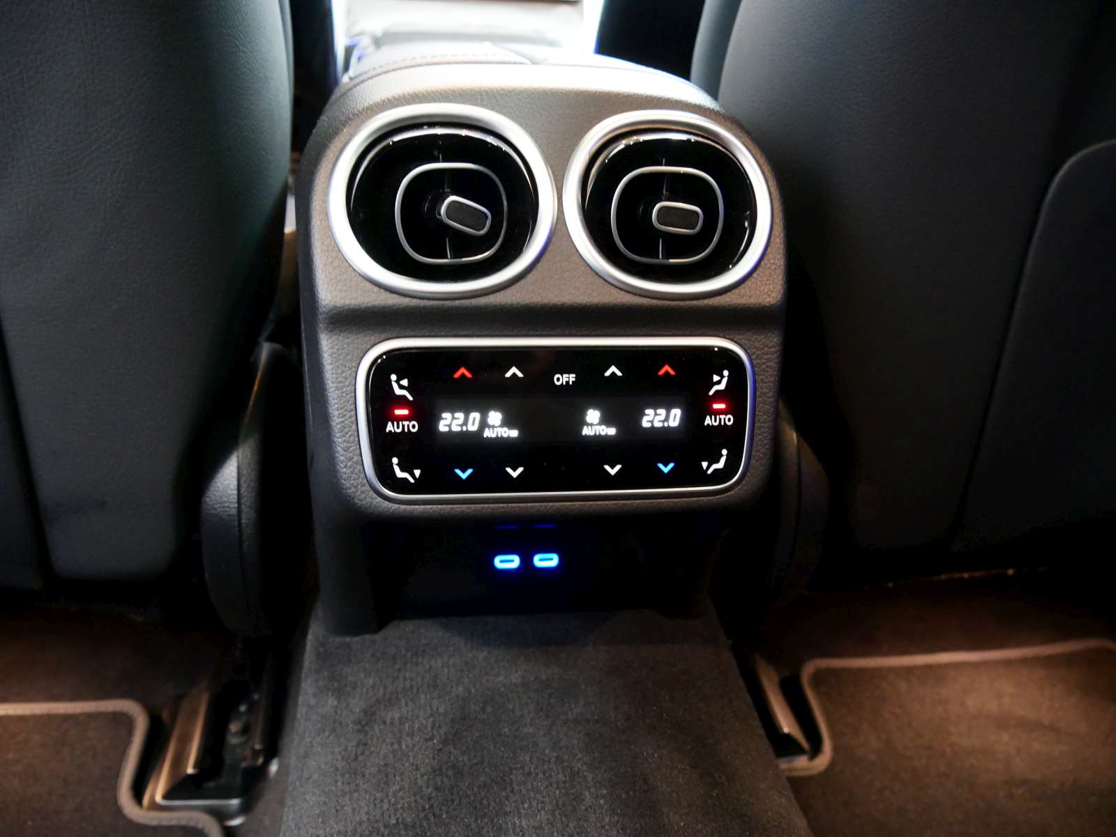 MERCEDES-BENZ C 220 d T 4Matic AMG Line-image-13