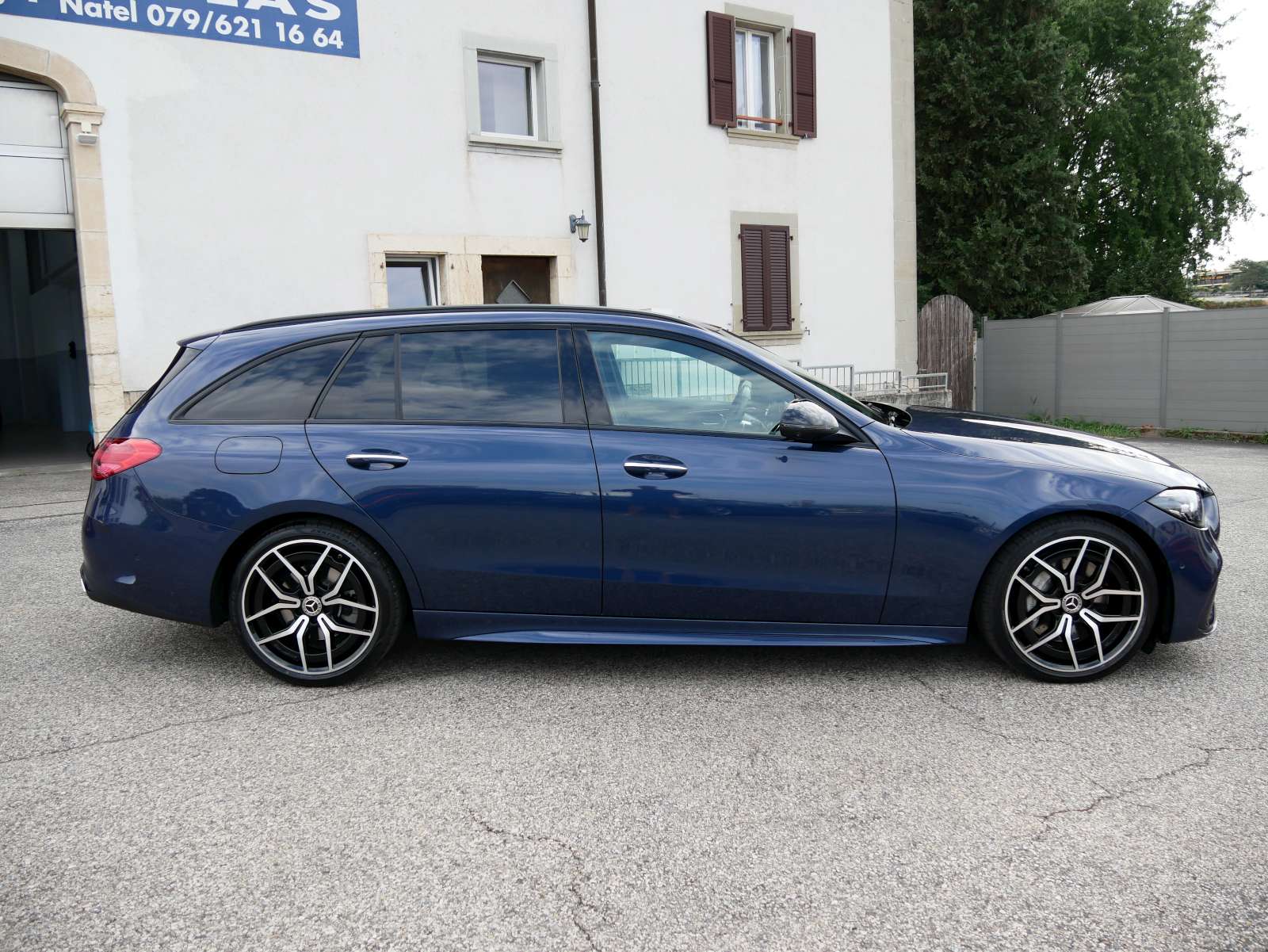 MERCEDES-BENZ C 220 d T 4Matic AMG Line-image-4