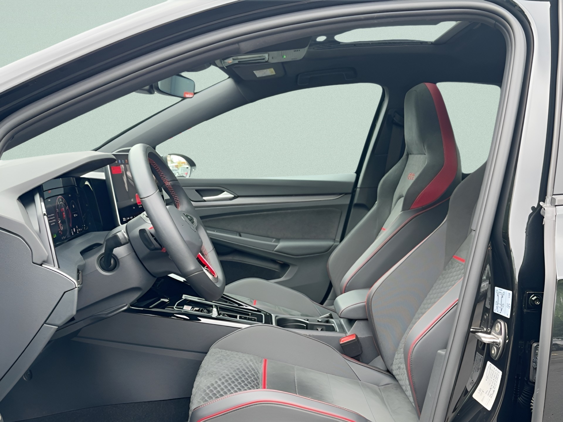 VW Golf 2.0 TSI GTI Clubsport DSG-image-9