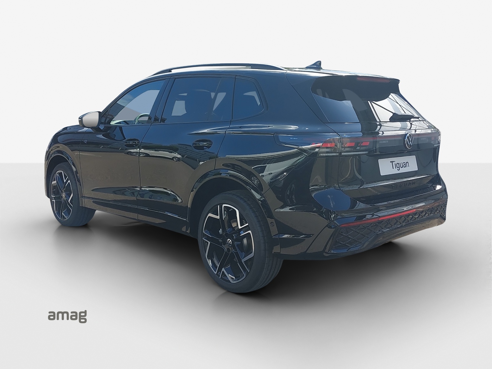 VW Tiguan 2.0 TSI DSG R-Line Plus 4Motion-image-2