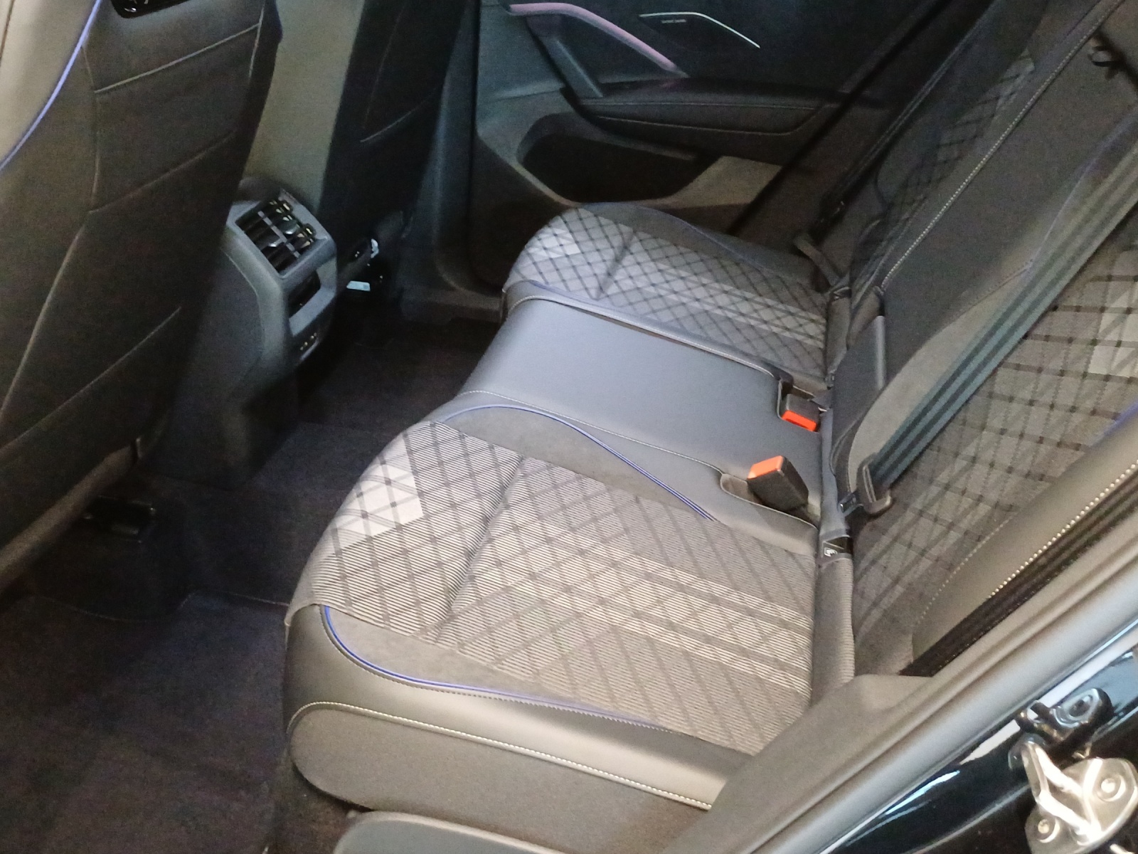 VW Tiguan 2.0 TSI DSG R-Line Plus 4Motion-image-11