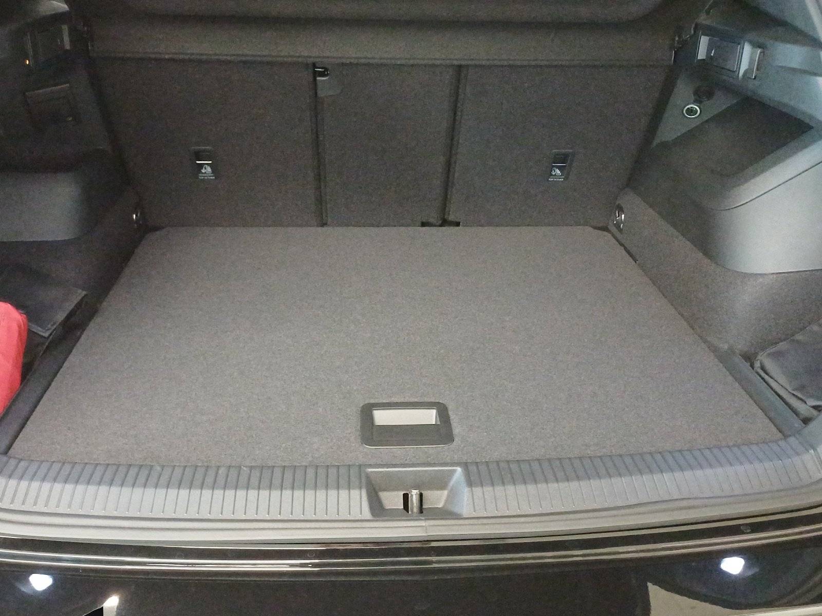 VW Tiguan 2.0 TSI DSG R-Line Plus 4Motion-image-12