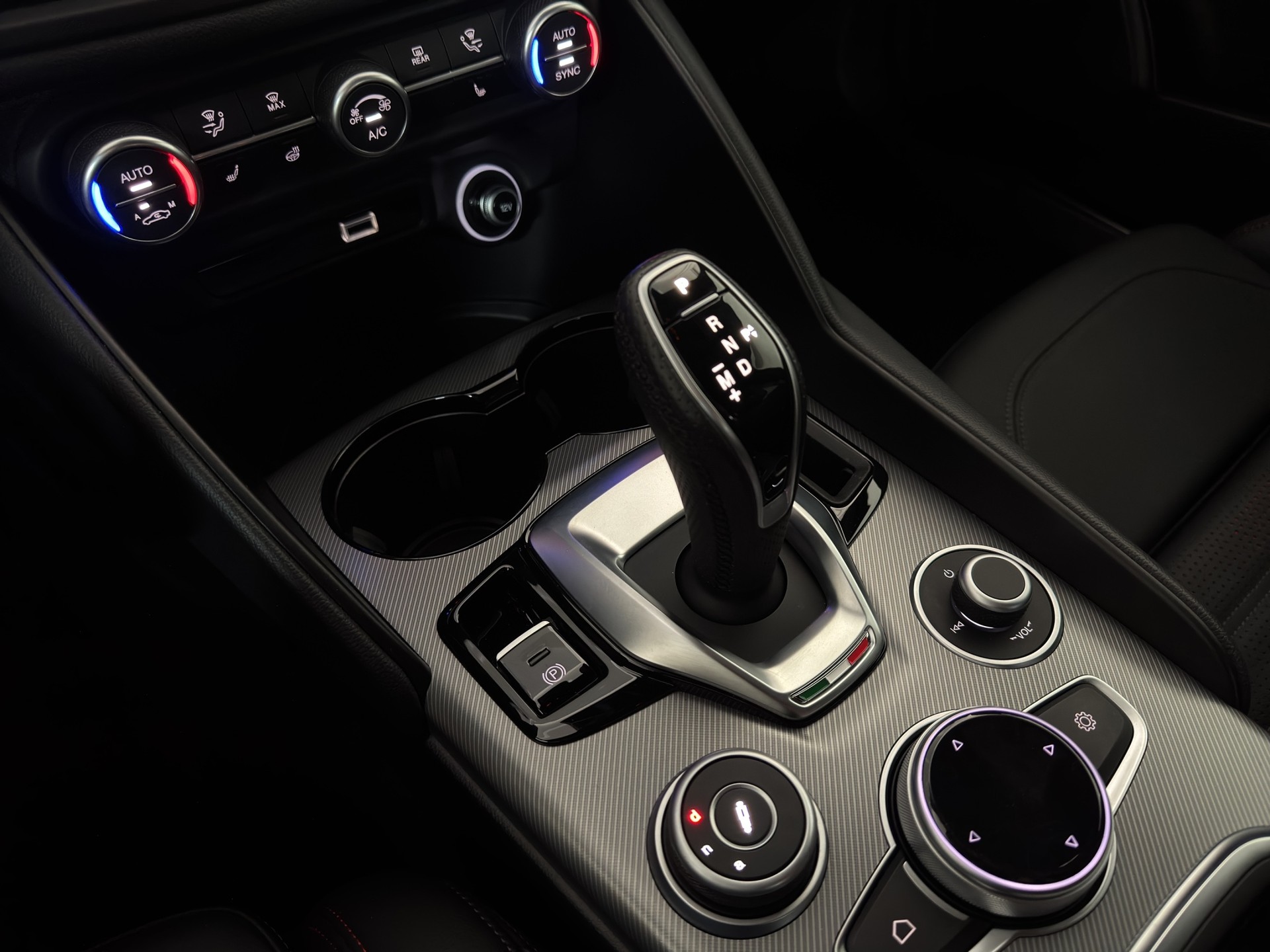 ALFA ROMEO Giulia 2.0 Tributo Italiano Q4 AT8-image-16