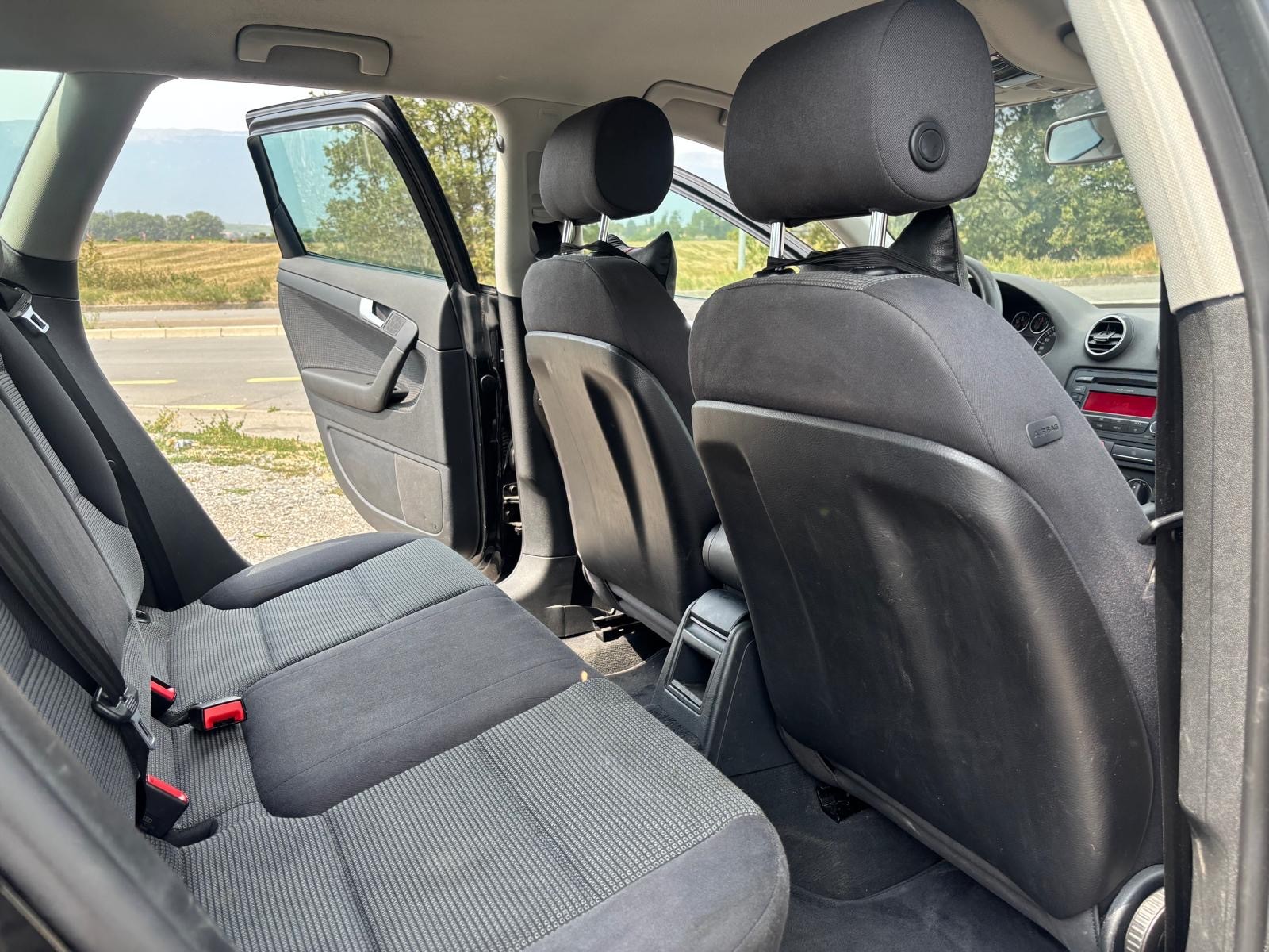 AUDI A3 Sportback 2.0 TDI Ambition-image-11