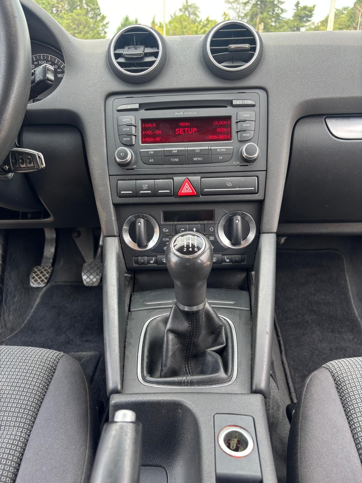 AUDI A3 Sportback 2.0 TDI Ambition-image-13