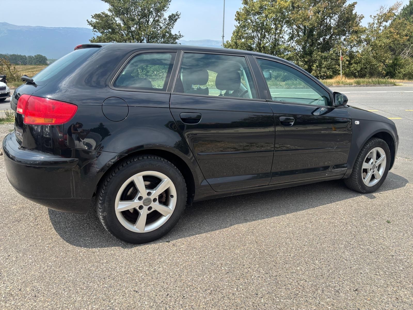 AUDI A3 Sportback 2.0 TDI Ambition-image-4