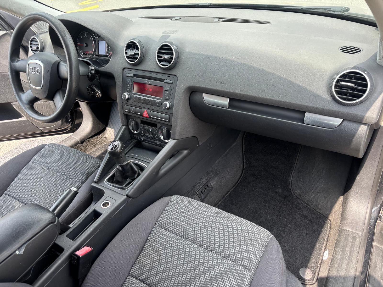 AUDI A3 Sportback 2.0 TDI Ambition-image-10