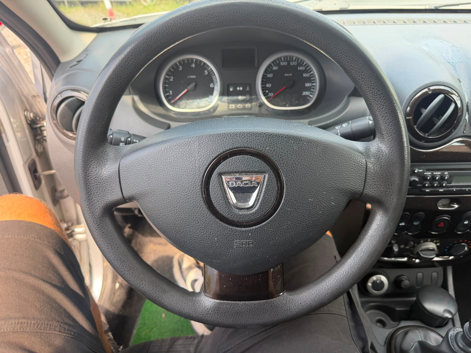 DACIA Duster 1.5 dCi Lauréate 4x4-image-9