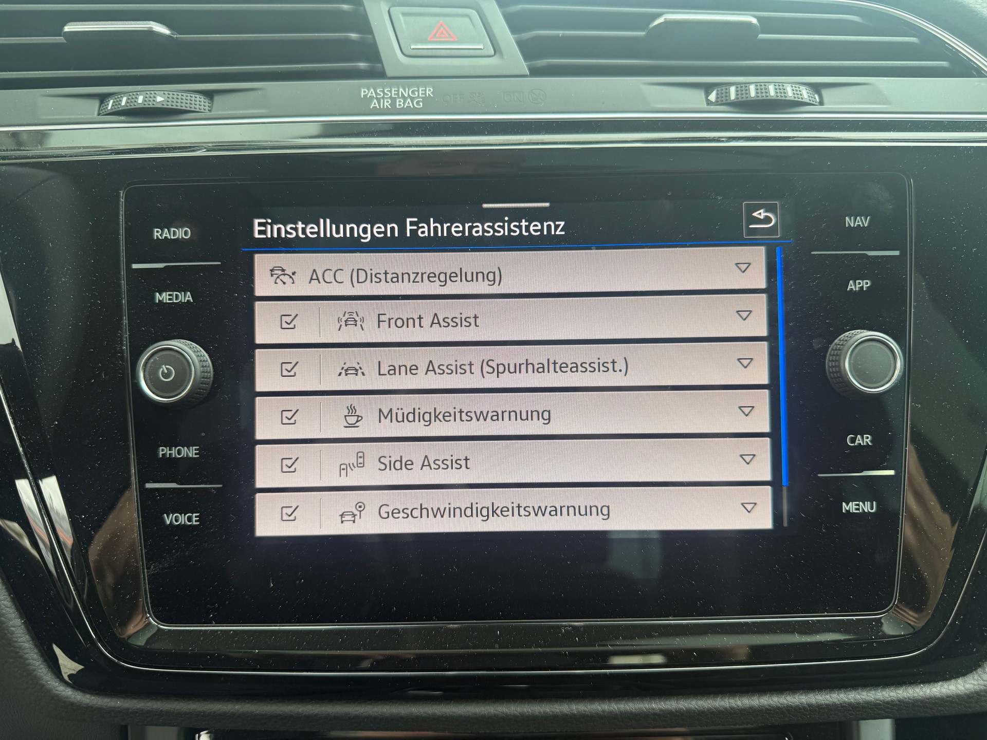 VW Touran 1.5 TSI Highline DSG R-LINE BLACK UND STYL / 48 MONATE WERK GARANTIE-image-16