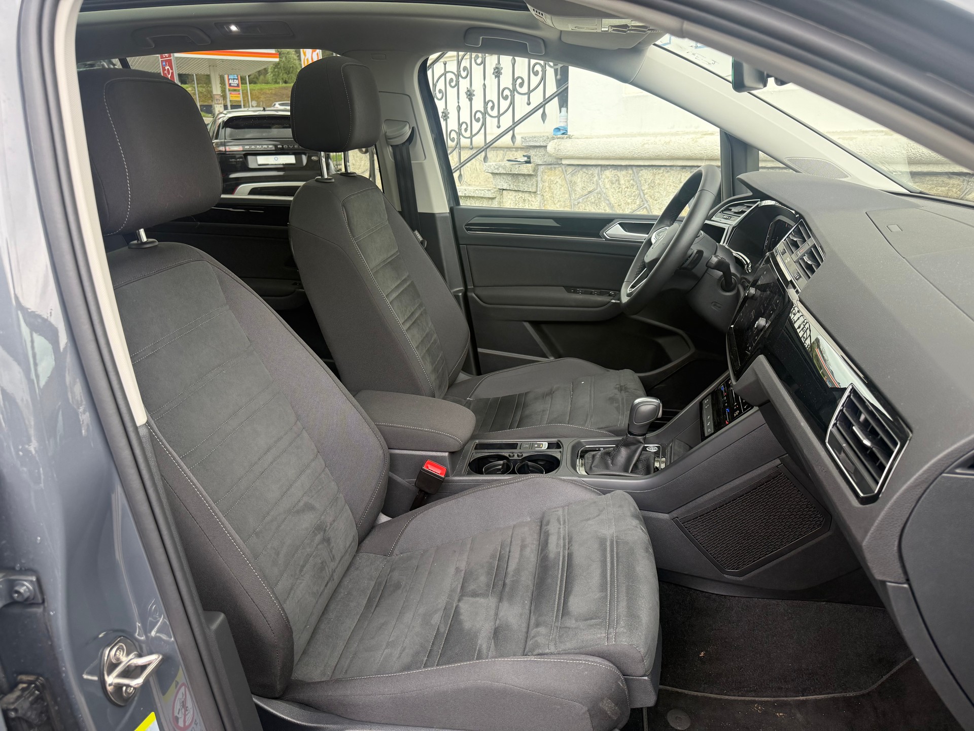 VW Touran 1.5 TSI Highline DSG R-LINE BLACK UND STYL / 48 MONATE WERK GARANTIE-image-11