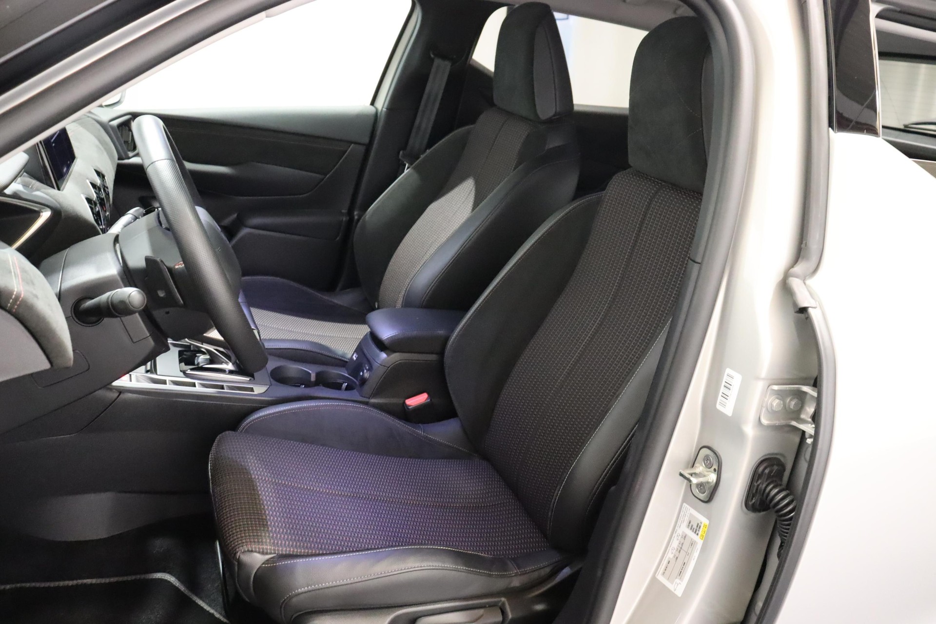 DS AUTOMOBILES 3 Crossback 1.2 PureTech 130 Ligne Noire-image-4