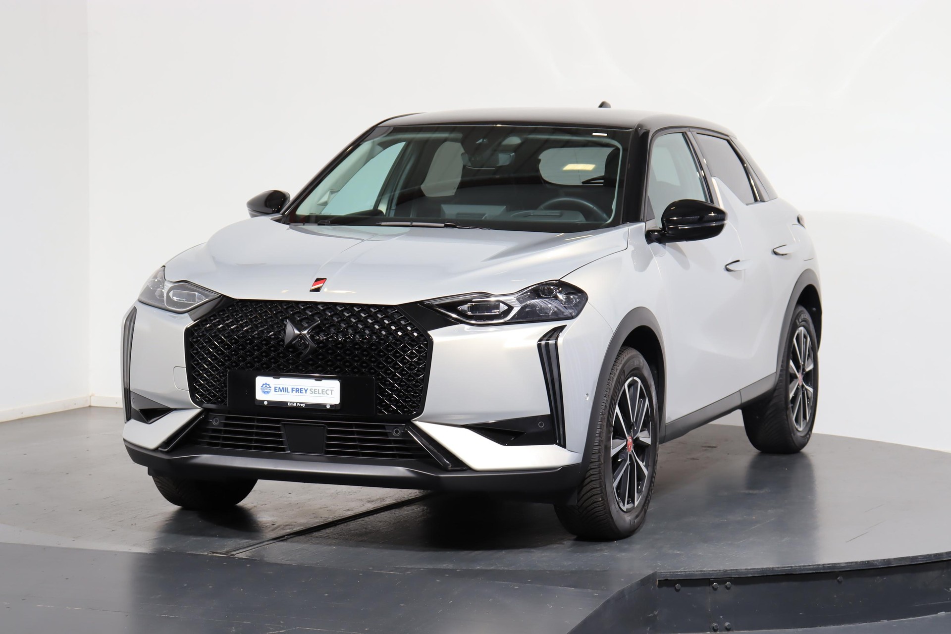 DS AUTOMOBILES 3 Crossback 1.2 PureTech 130 Ligne Noire-image-0
