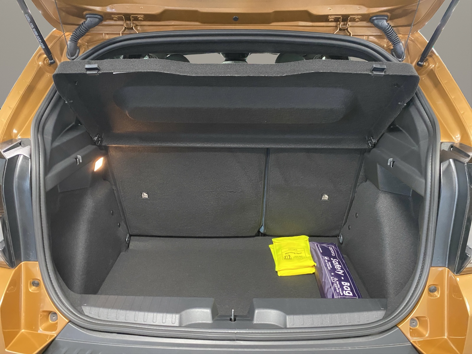 FIAT Grande Panda 1.2 Hybrid La Prima-image-5